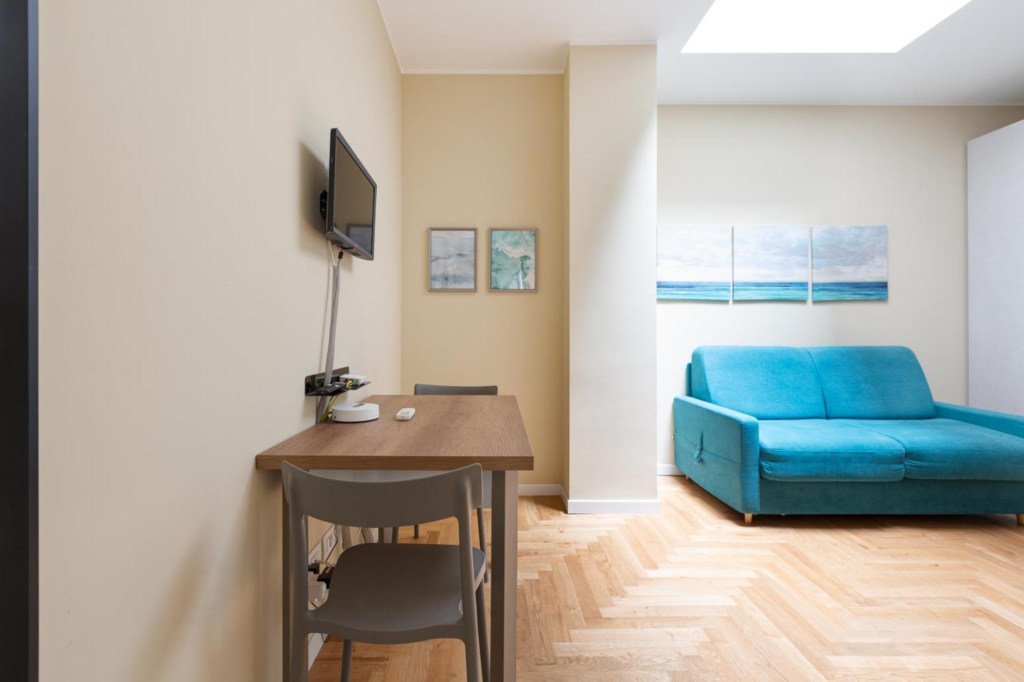 Missori & Bocconi Renovated Studio Milan Luaran gambar